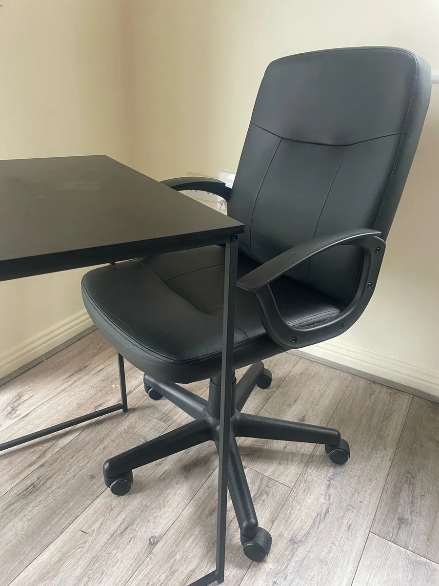 Desk and chair - Image 4