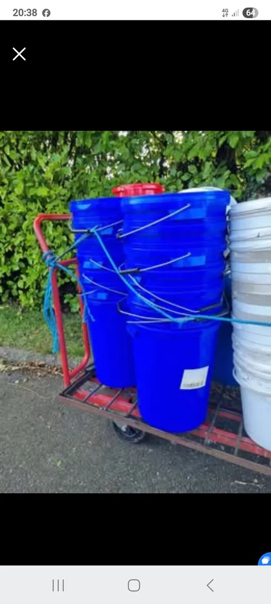 25L buckets with lids 4e each - Image 2