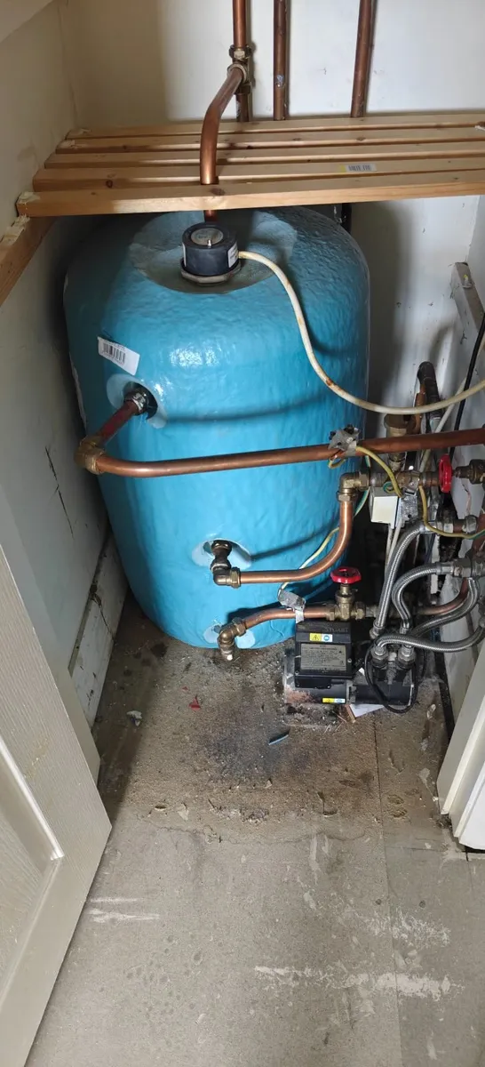 Plumbing cylinder and pump - Image 2