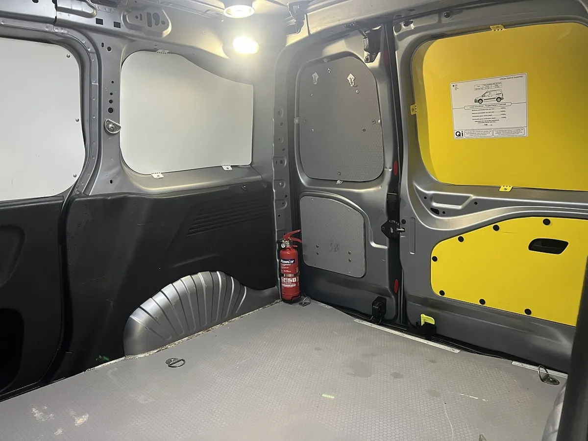 2020 Peugeot Partner Panel Van - Image 3