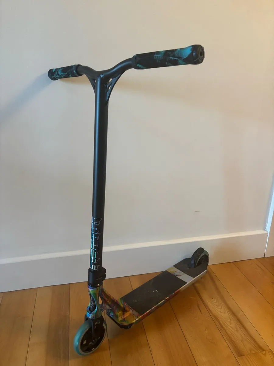 Envy Prodigy Series 9 Scooter - Image 1