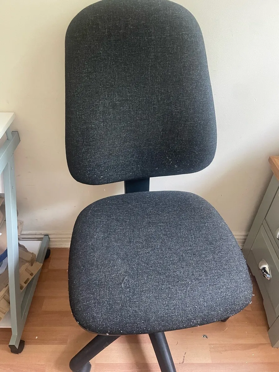 Desk and chair - Image 4