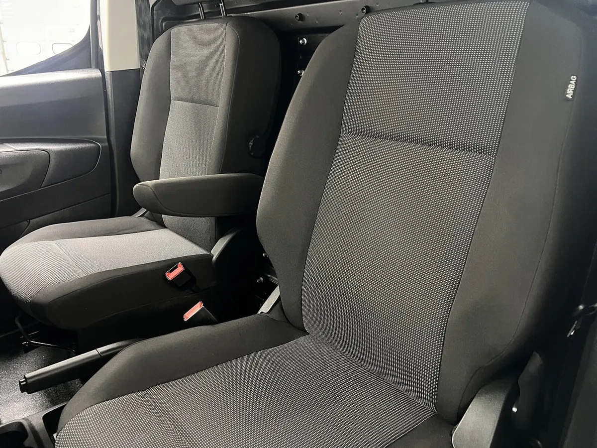 2024 Peugeot Partner Panel Van - Image 3