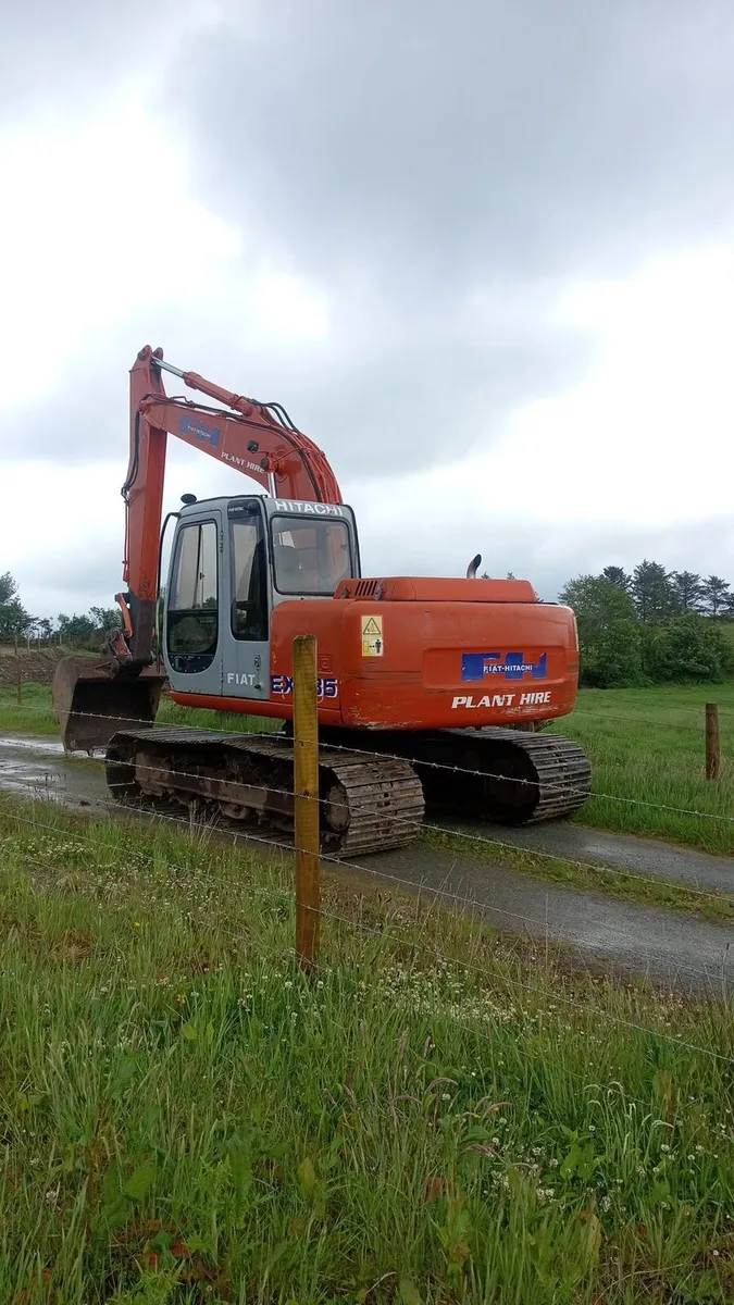 2001 Hitachi ex 135 trade for smaller digger - Image 3