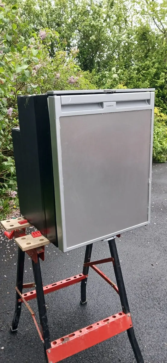 FRIDGE - Image 1