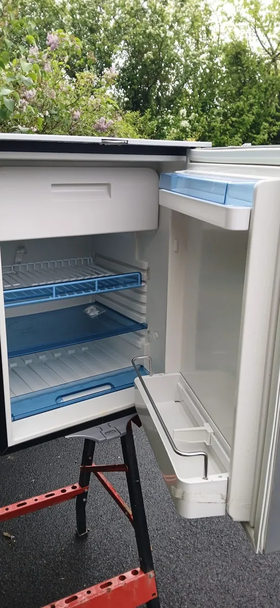 FRIDGE - Image 4