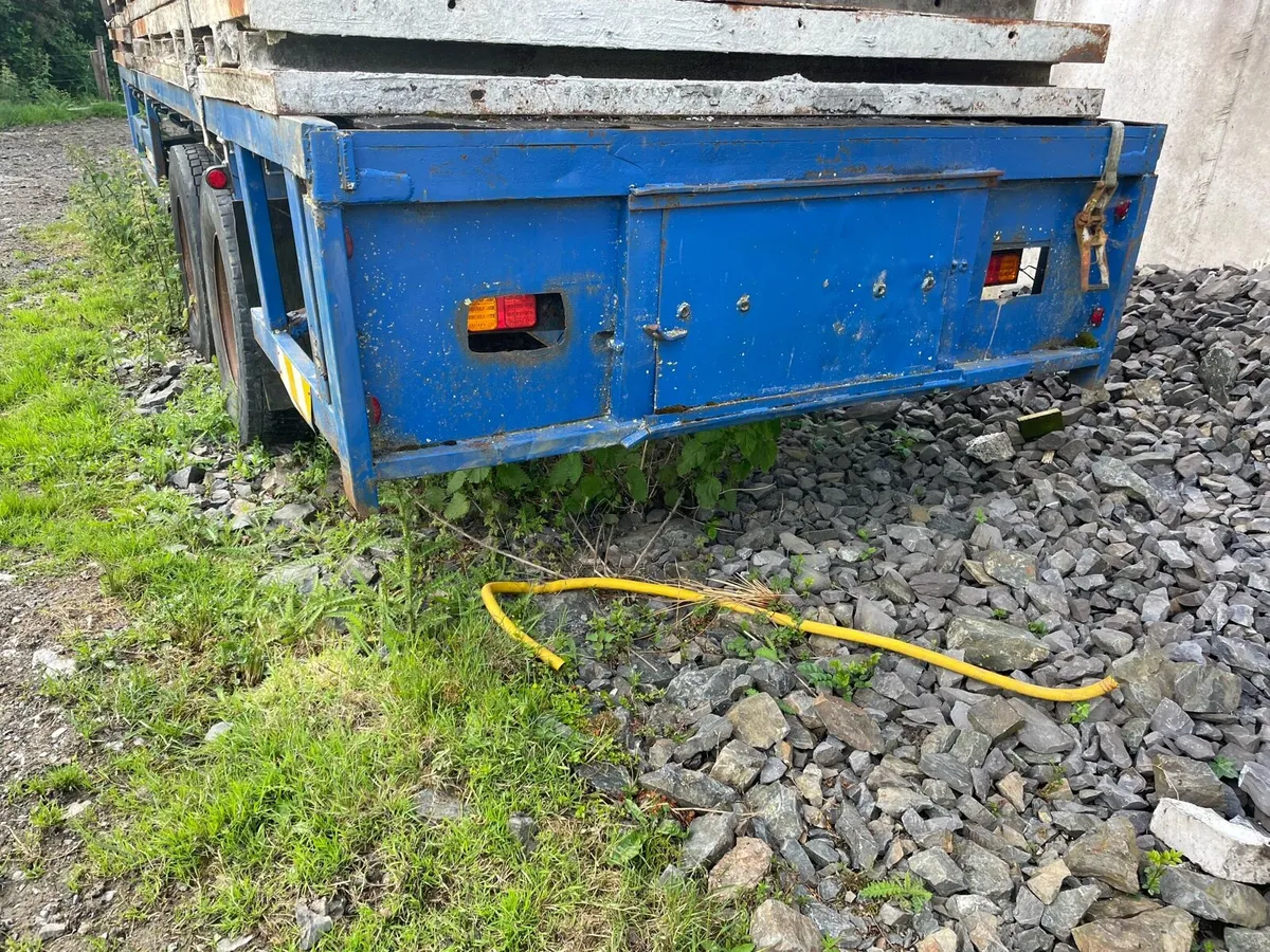 24 foot long flat trailer - Image 1