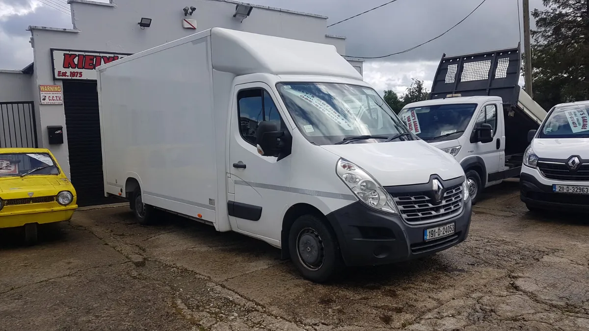Renault Master LOW LOADER BOX 95KM VAT INVOICE - Image 1