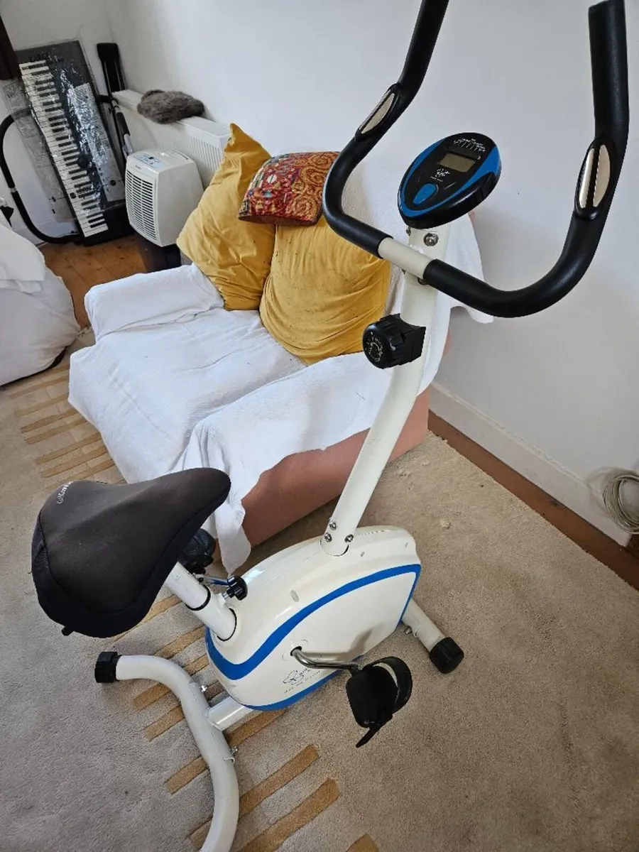 Exercise bicycle - Image 1