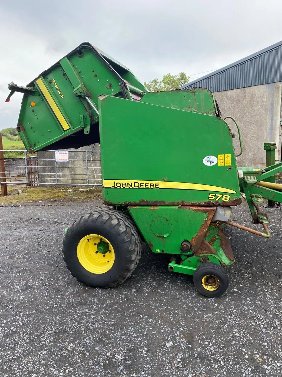 John Deere 575 baler - Image 1