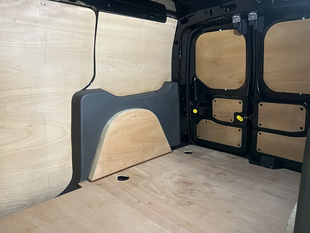 2024 Ford Transit Connect Panel Van - Image 3