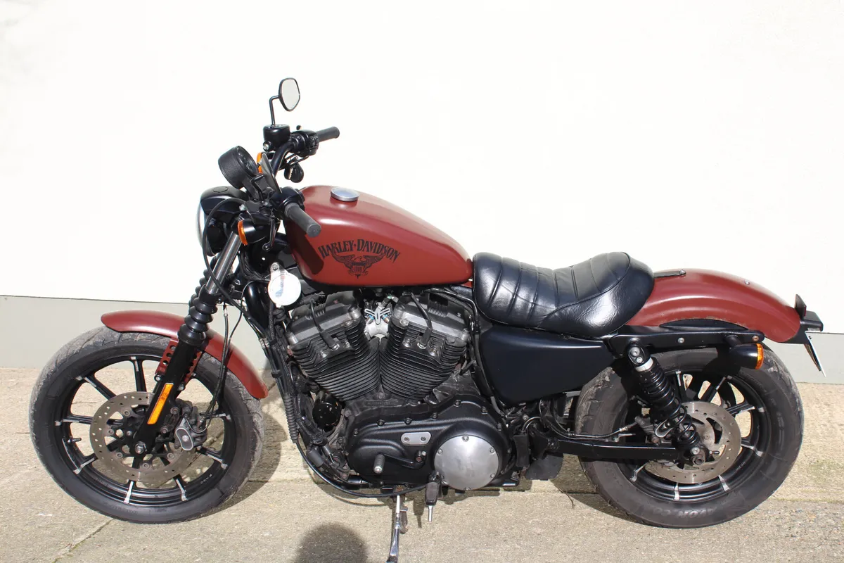 2017 Harley Sportster 883 Iron - Image 2