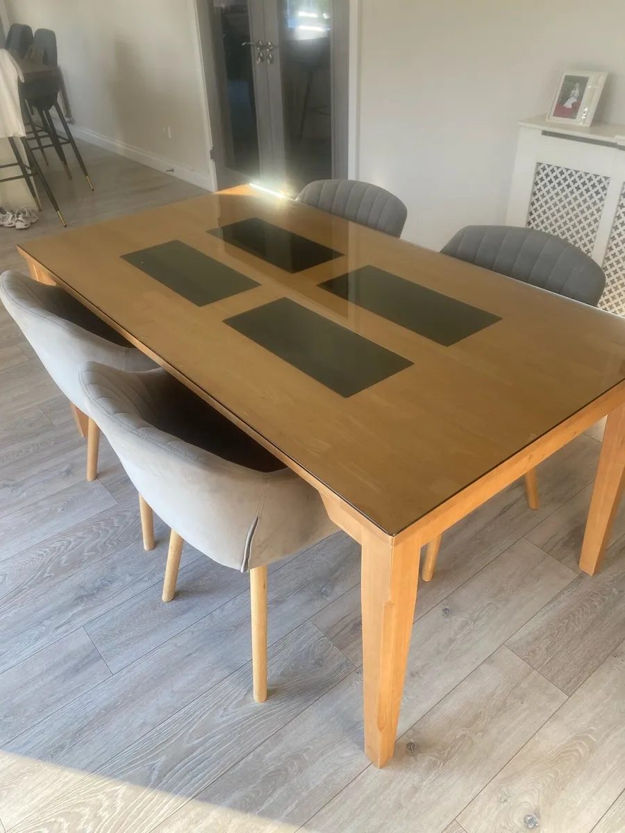 Dining table - Image 1