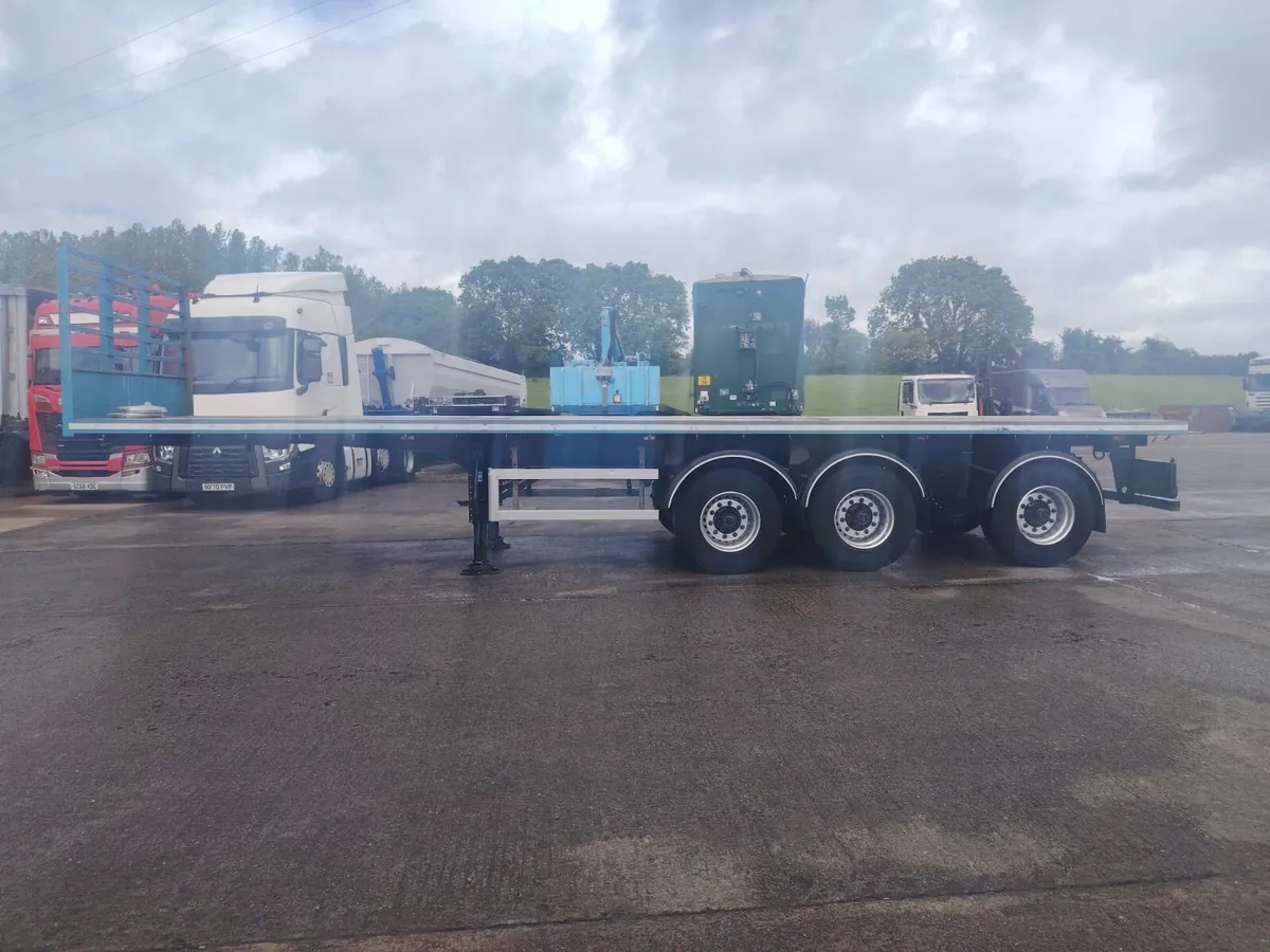 SDC Urban 10.5 meter Rear Steering Flat Trailer - Image 1
