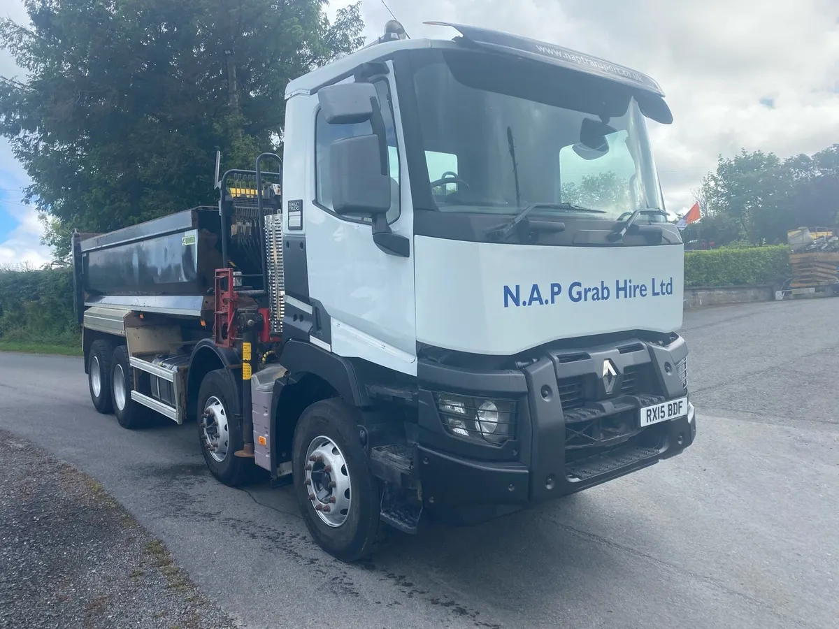 Renault 8x4 grab lorry - Image 1