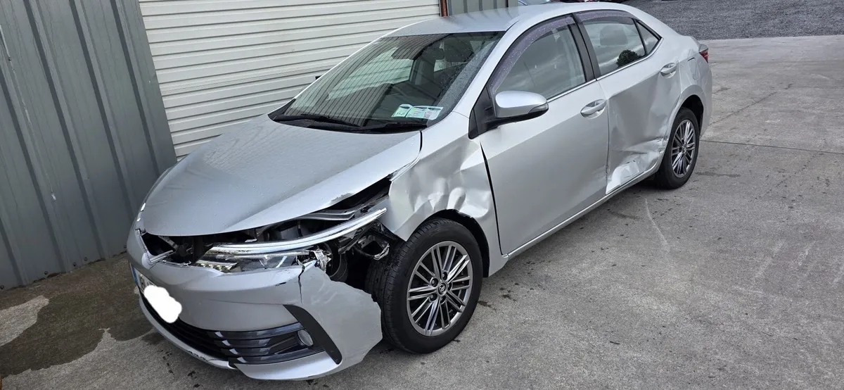 181 TOYOTA COROLLA LUNA - Image 3
