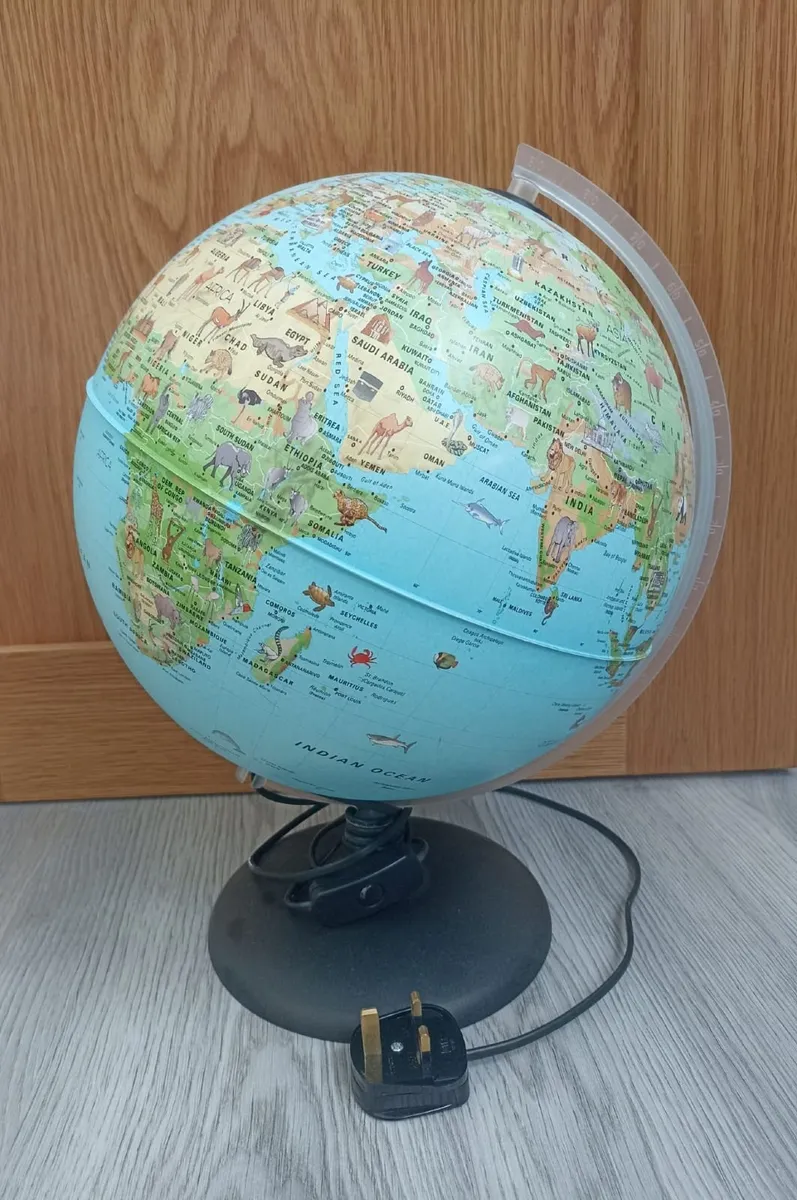 Illuminated Children's World Globe with Animals. - Image 2