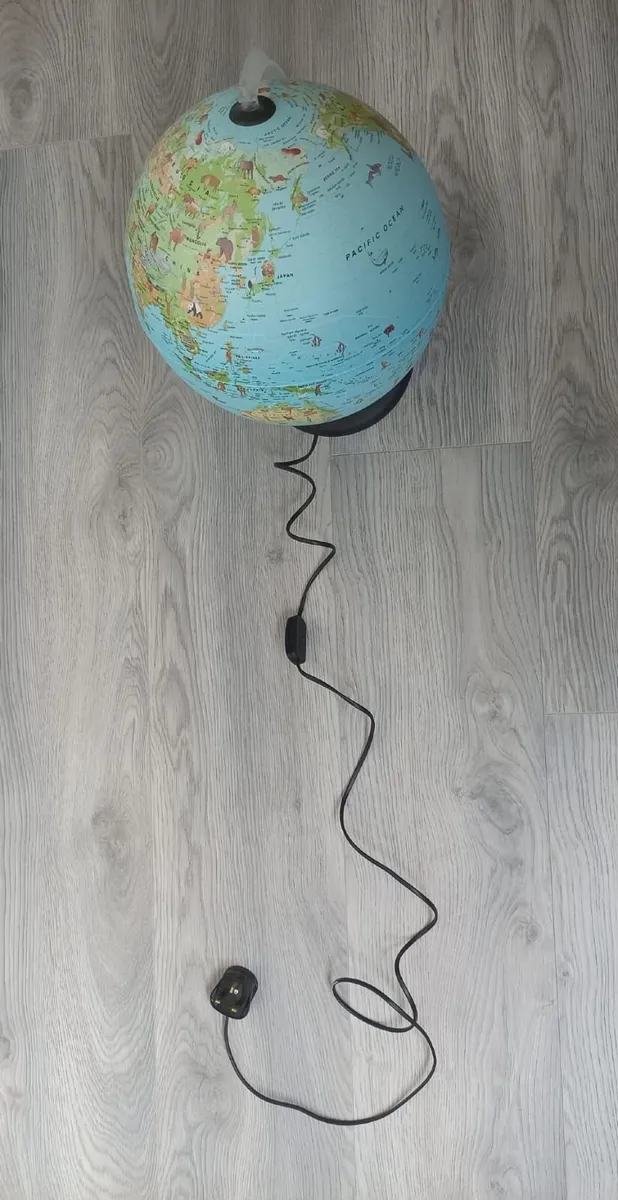 Illuminated Children's World Globe with Animals. - Image 3