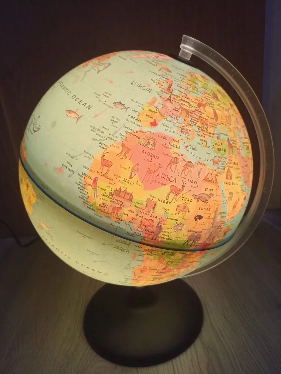 Illuminated Children's World Globe with Animals. - Image 1
