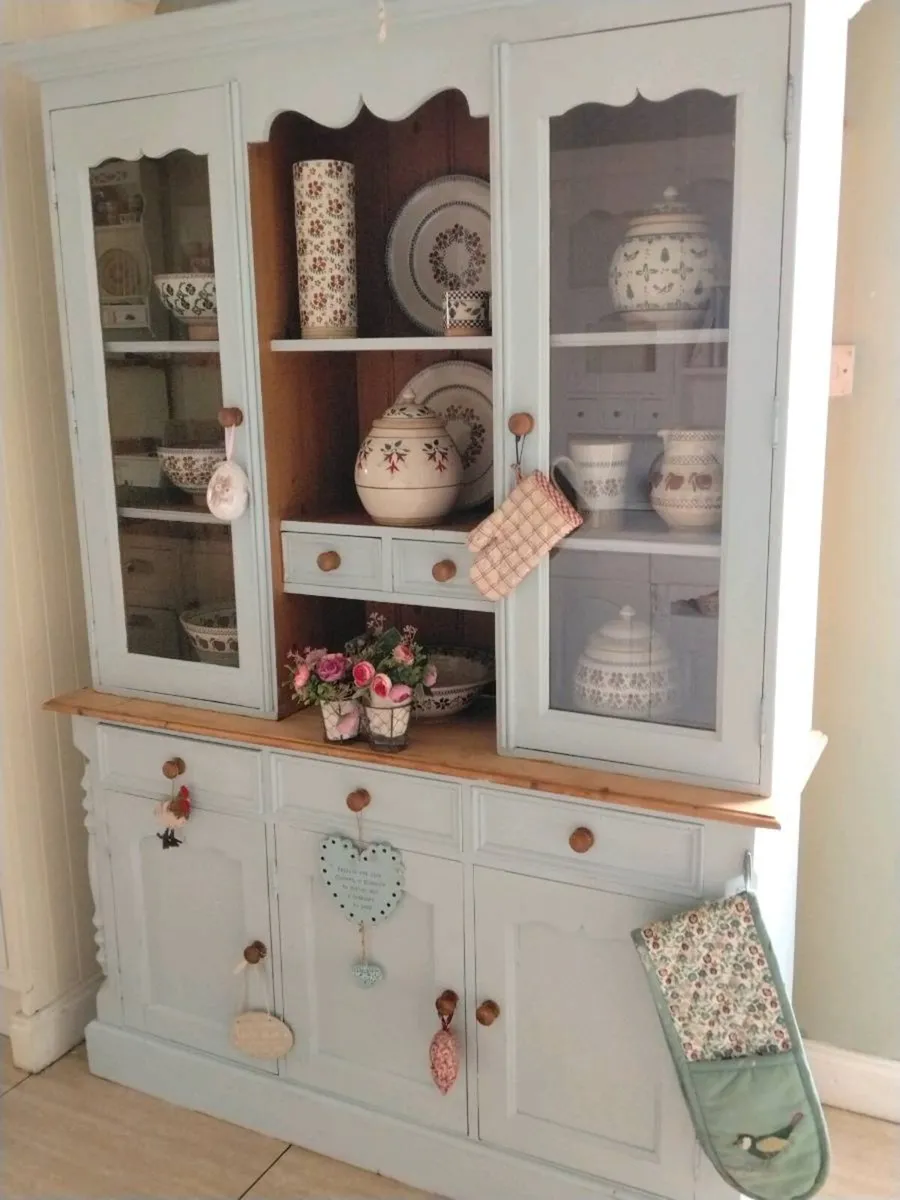 Solid kitchen dresser delivery arranged - Image 2