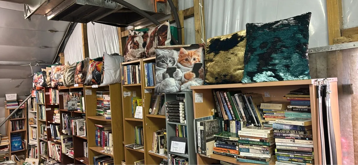Range of books in different categories and dvds - Image 4