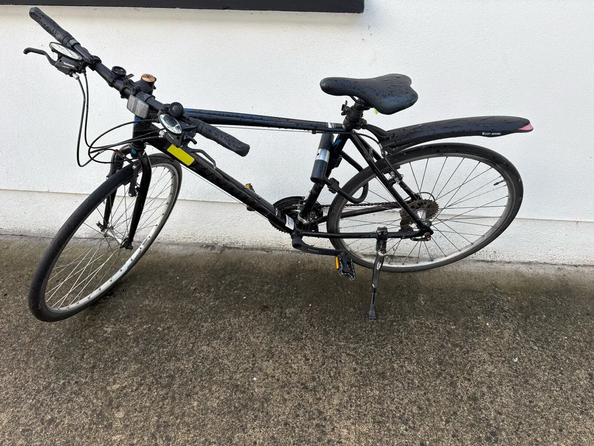 Excellent Condition Vercelli Trekking Bicycle - Image 1