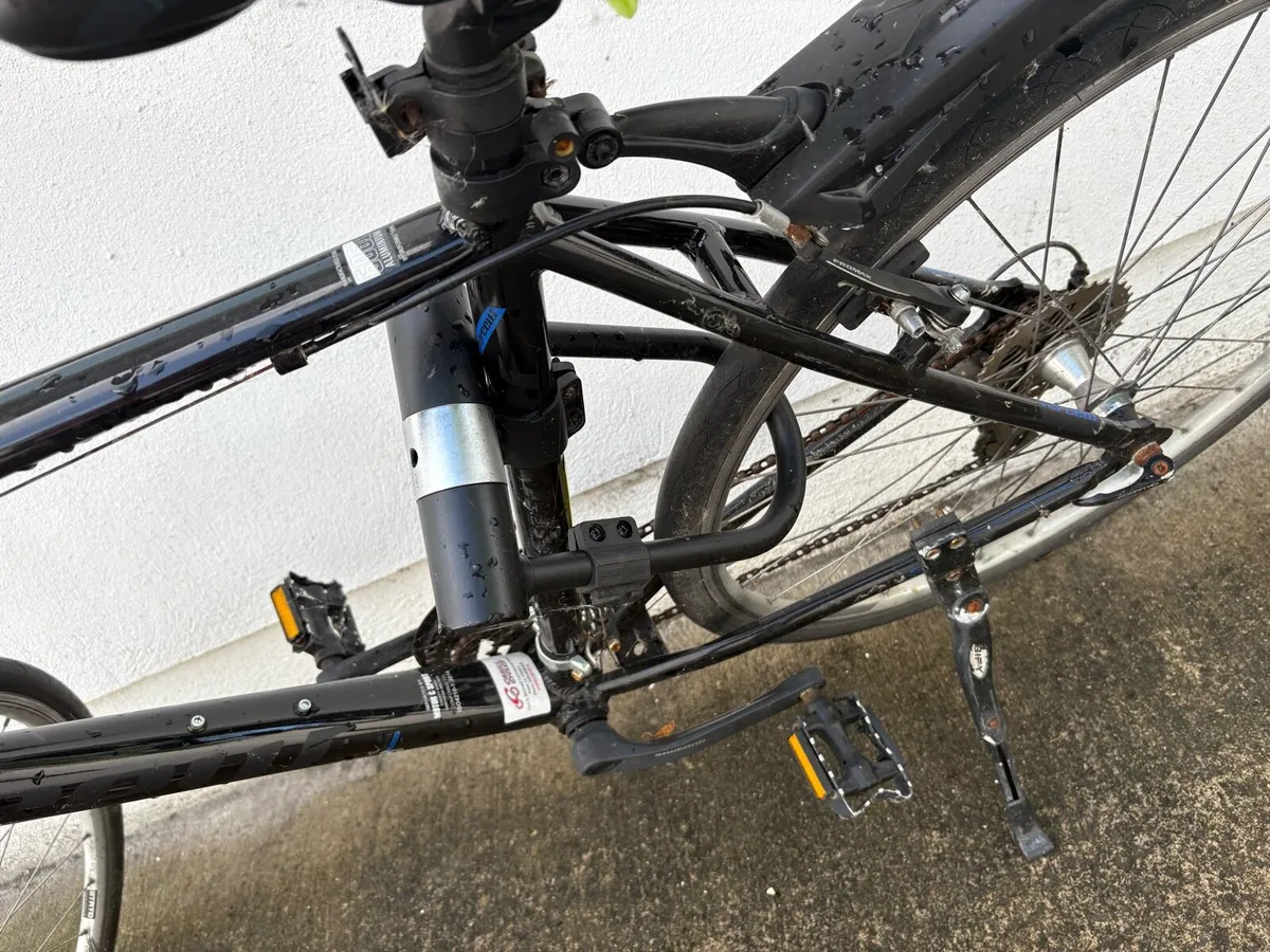 Excellent Condition Vercelli Trekking Bicycle - Image 3
