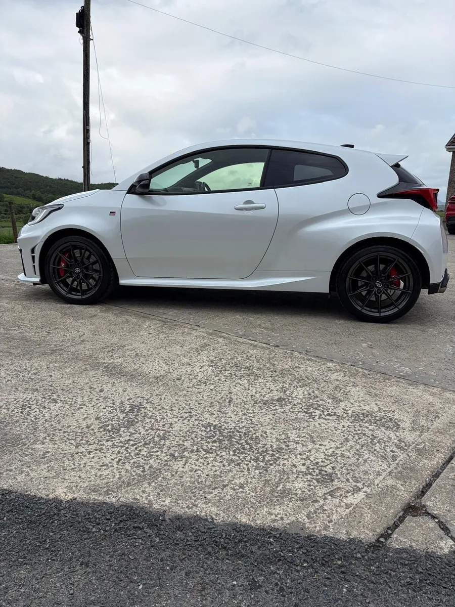 GR YARIS - Image 2
