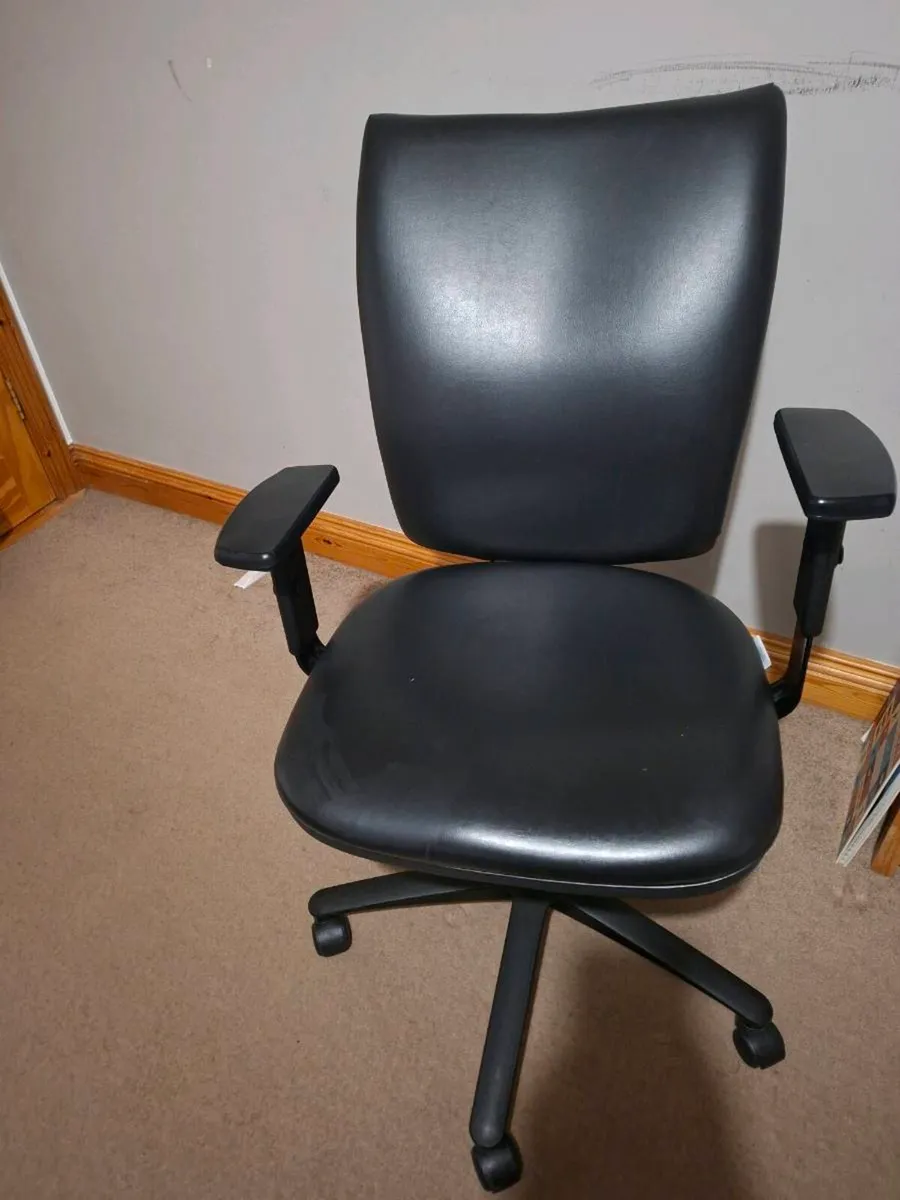 Office Swivel Chairs - Image 1