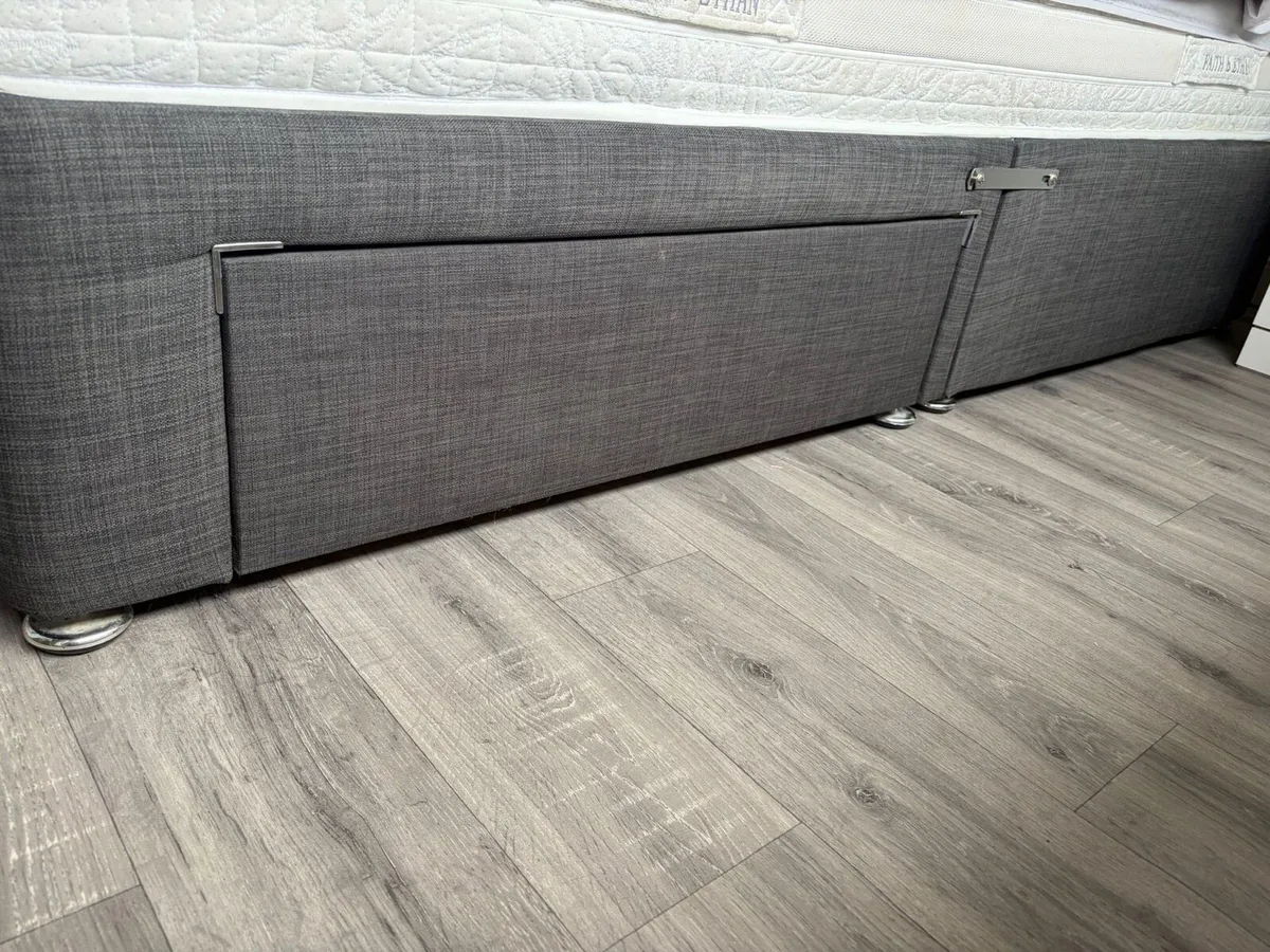 King size bed - Image 4