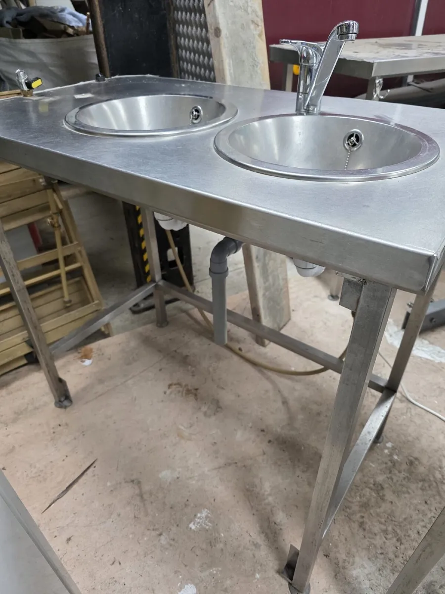 Stainless steel countertops, tap and sinks - Image 1