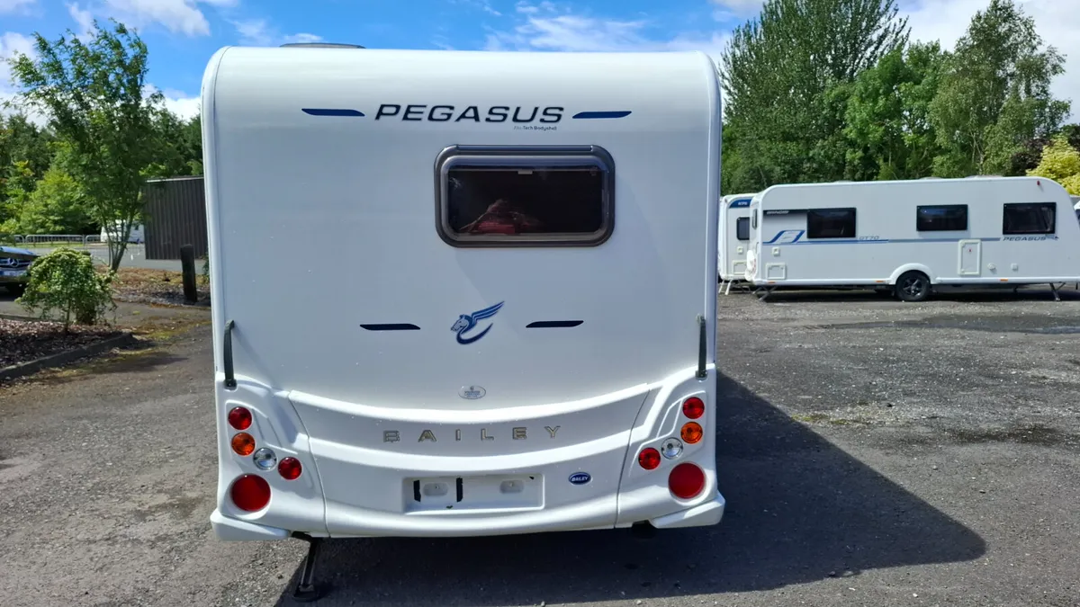 Bailey Pegadus Verona Fixed Bed Caravan - Image 4