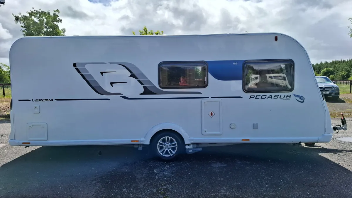 Bailey Pegadus Verona Fixed Bed Caravan - Image 3