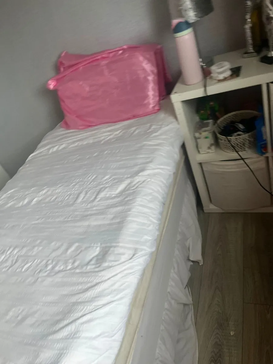 Single bed with pull out single bed - Image 4
