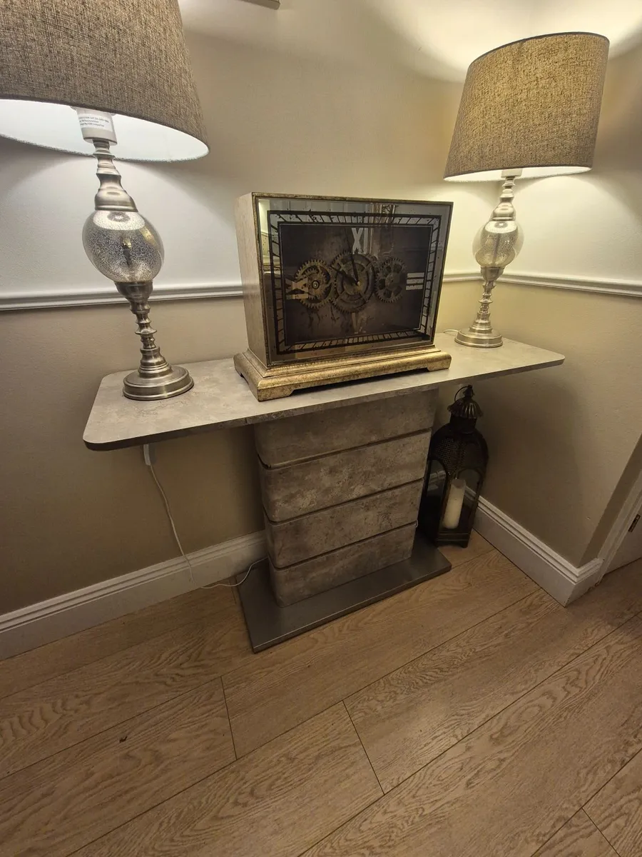 Console table - Image 1
