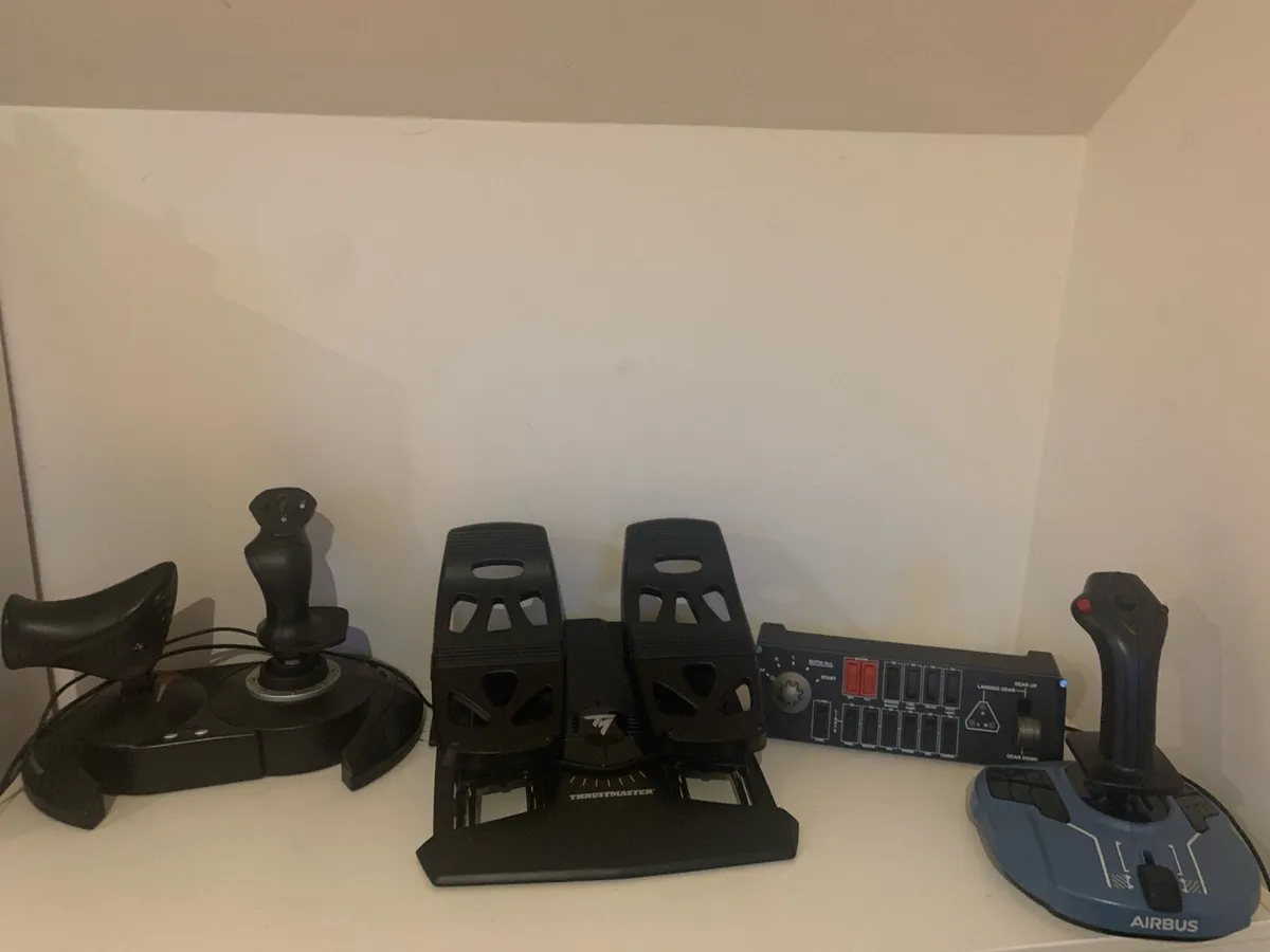 Complete Flight Simulator Setup - Image 1