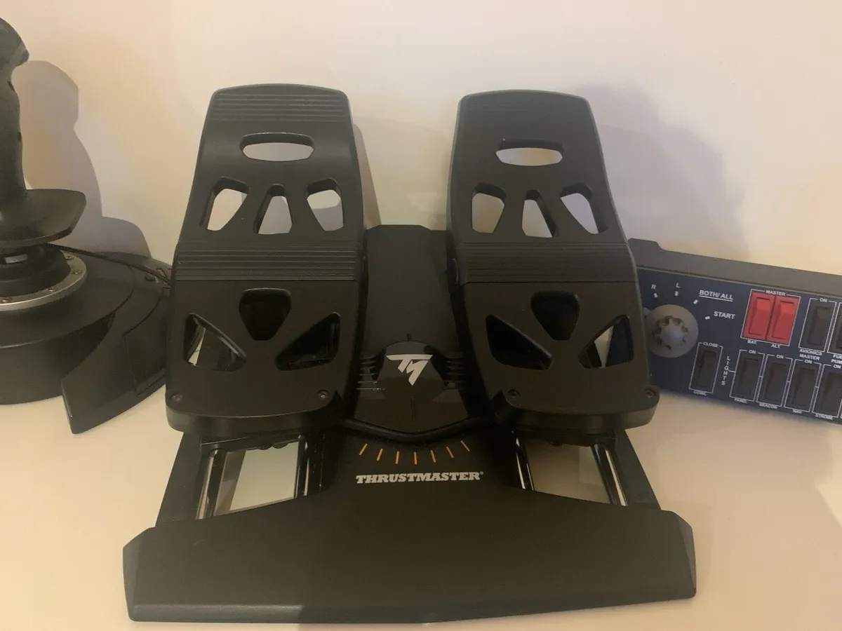 Complete Flight Simulator Setup - Image 3