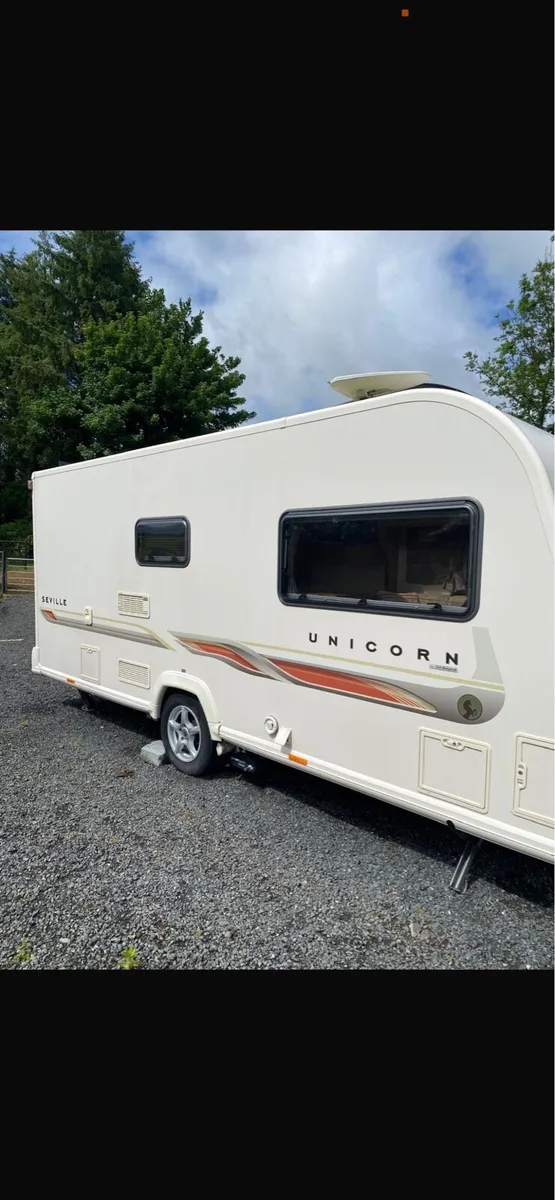 Bailey Unicorn 2 berth caravan with air awning - Image 4