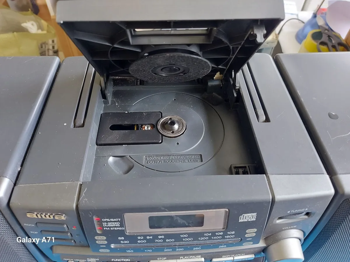 AIWA Hifi Stereo System, Model CA-DW310, Portable - Image 2