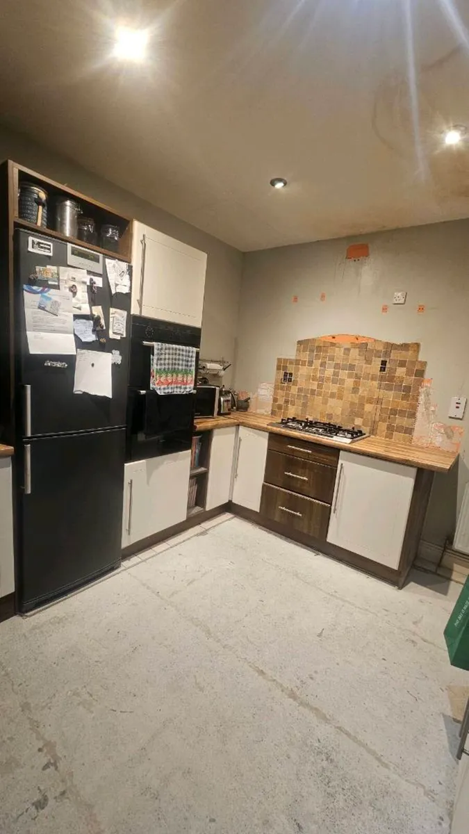 Kitchen units - Image 1