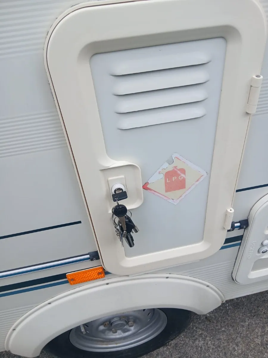 Sprinter GT 500 5 Berth  with solar panels - Image 3
