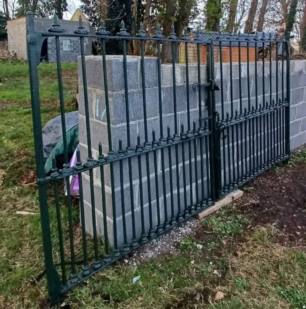 Heavy cast iron gates - Image 1