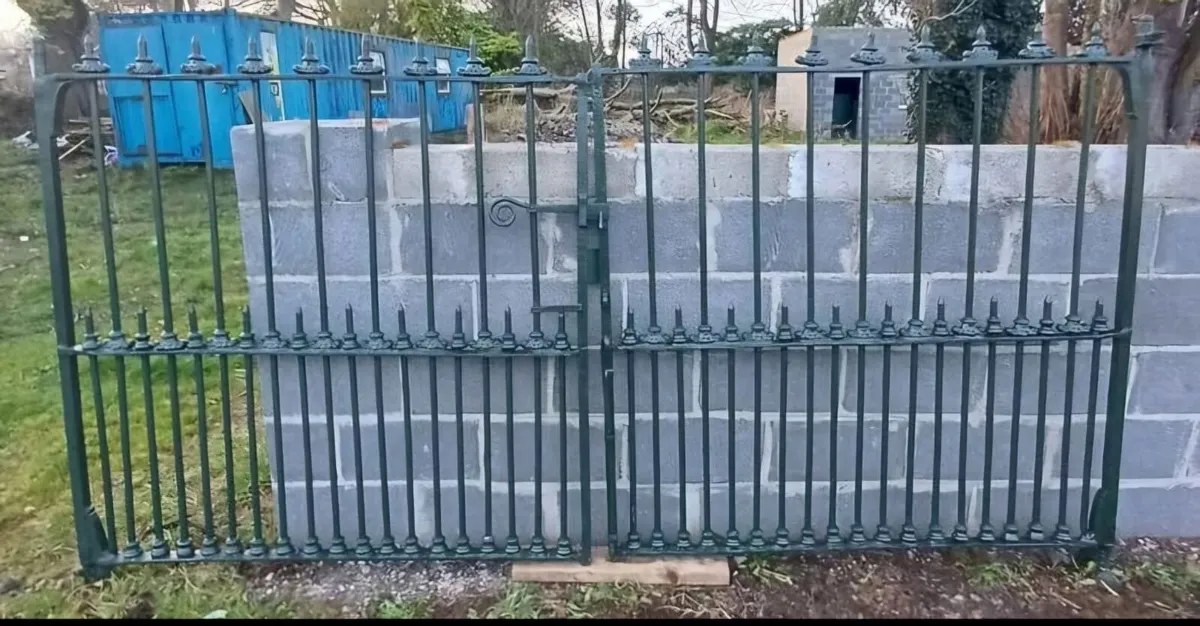 Heavy cast iron gates - Image 2