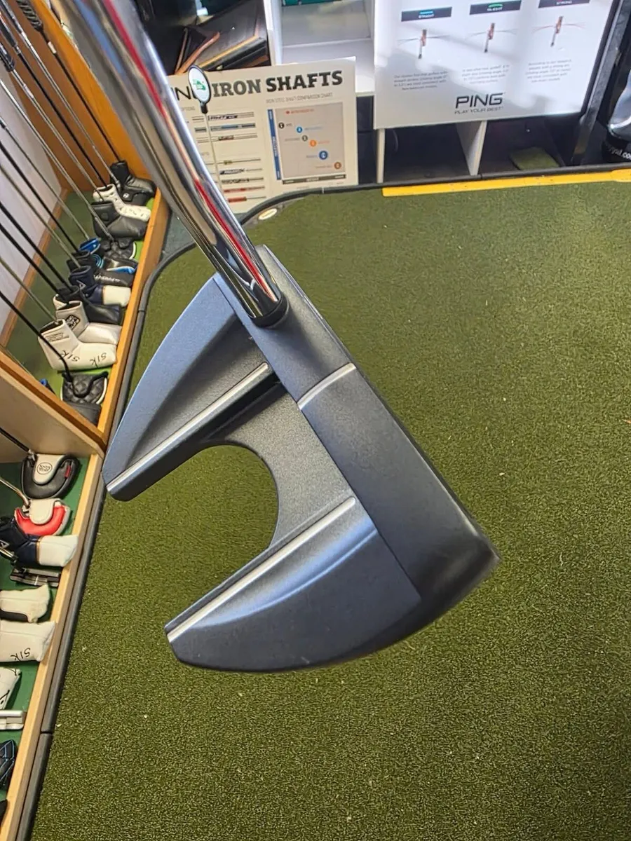 Odyssey DFX V-Line Fang Putter - Image 3