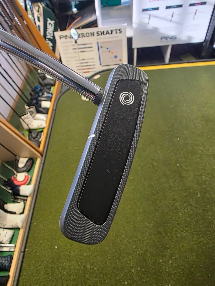 Odyssey DFX V-Line Fang Putter - Image 4