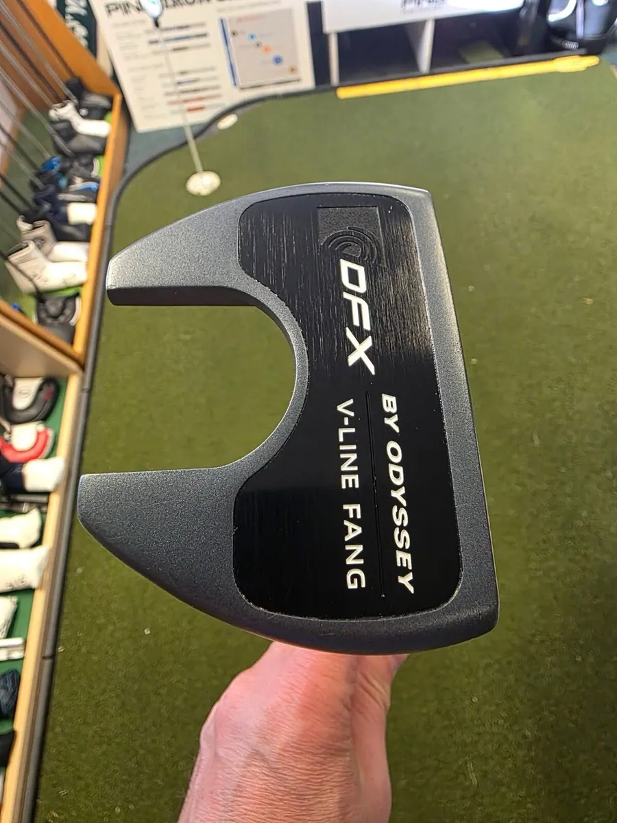 Odyssey DFX V-Line Fang Putter - Image 1