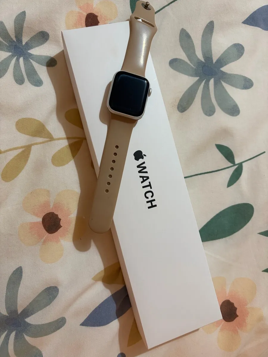 Apple Watch SE - Image 1