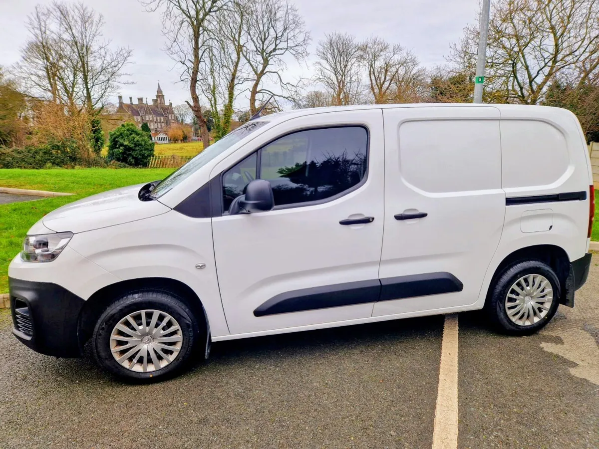 202D Opel Combo Van - Image 1