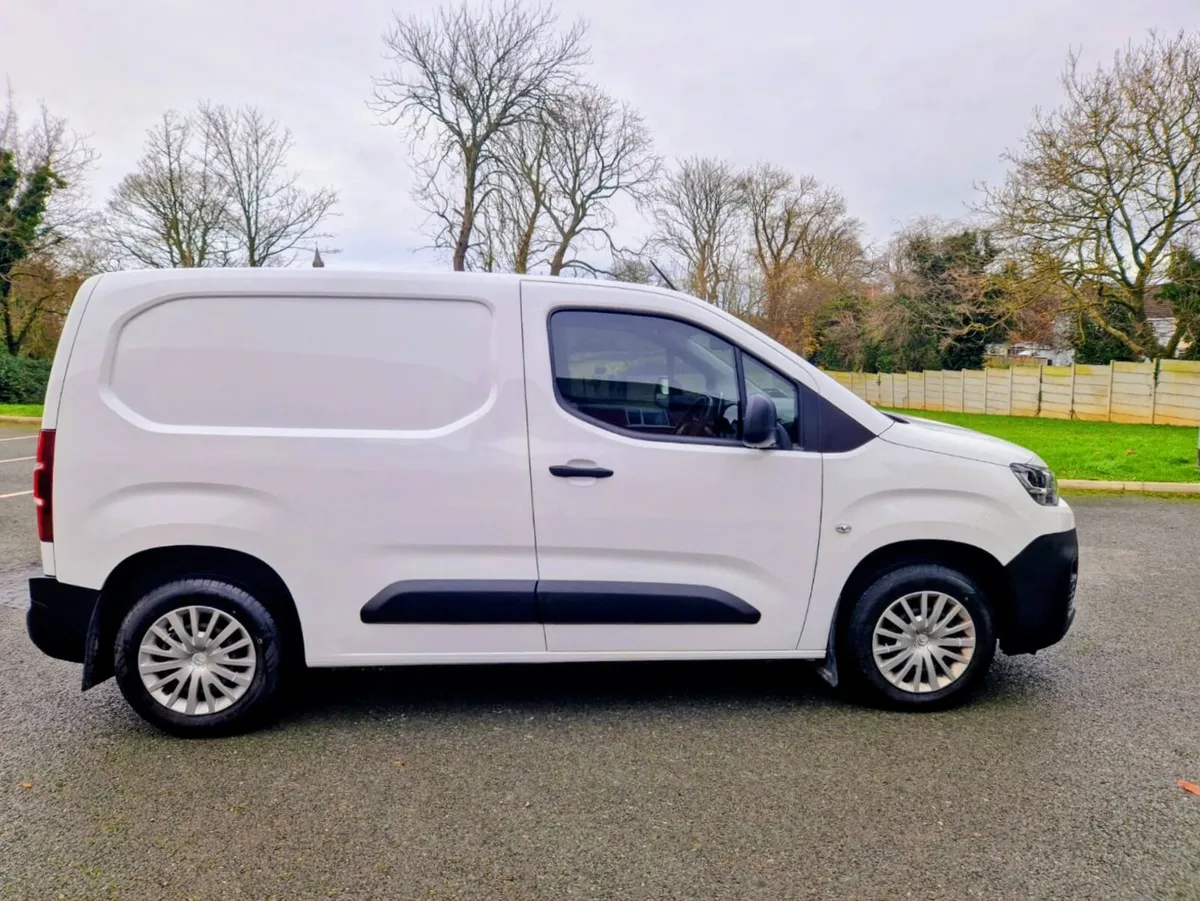 202D Opel Combo Van - Image 2