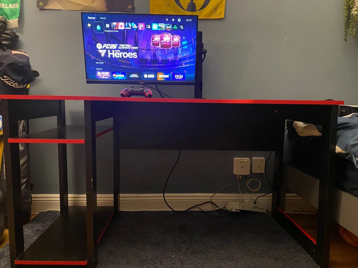 Gaming monitor+ gaming desk - Image 1